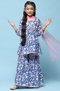 Girls Girls and Ethnic Indian wear for Girls. Girls for Girls only