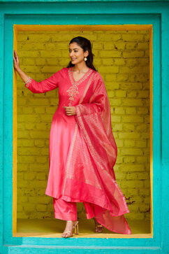 Fuschia Rayon Straight Suit Set image number 4