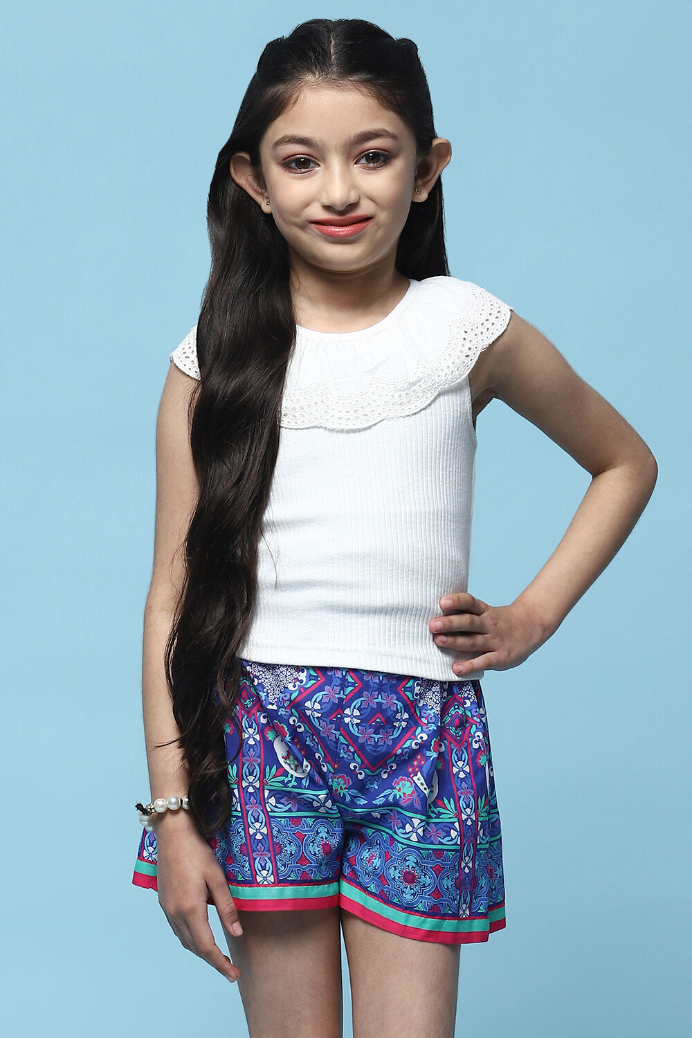 Pink Sleeveless Top With Schiffli Lace Detail image number 5