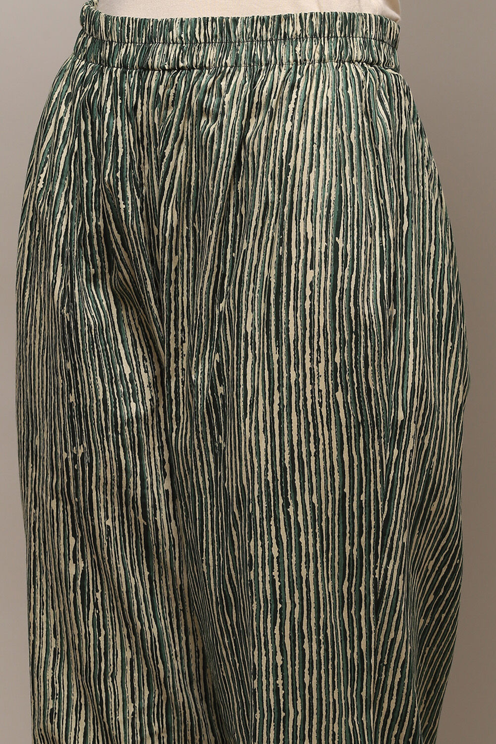 Green Cotton Screen Printed Unstitched Suit Set image number 3