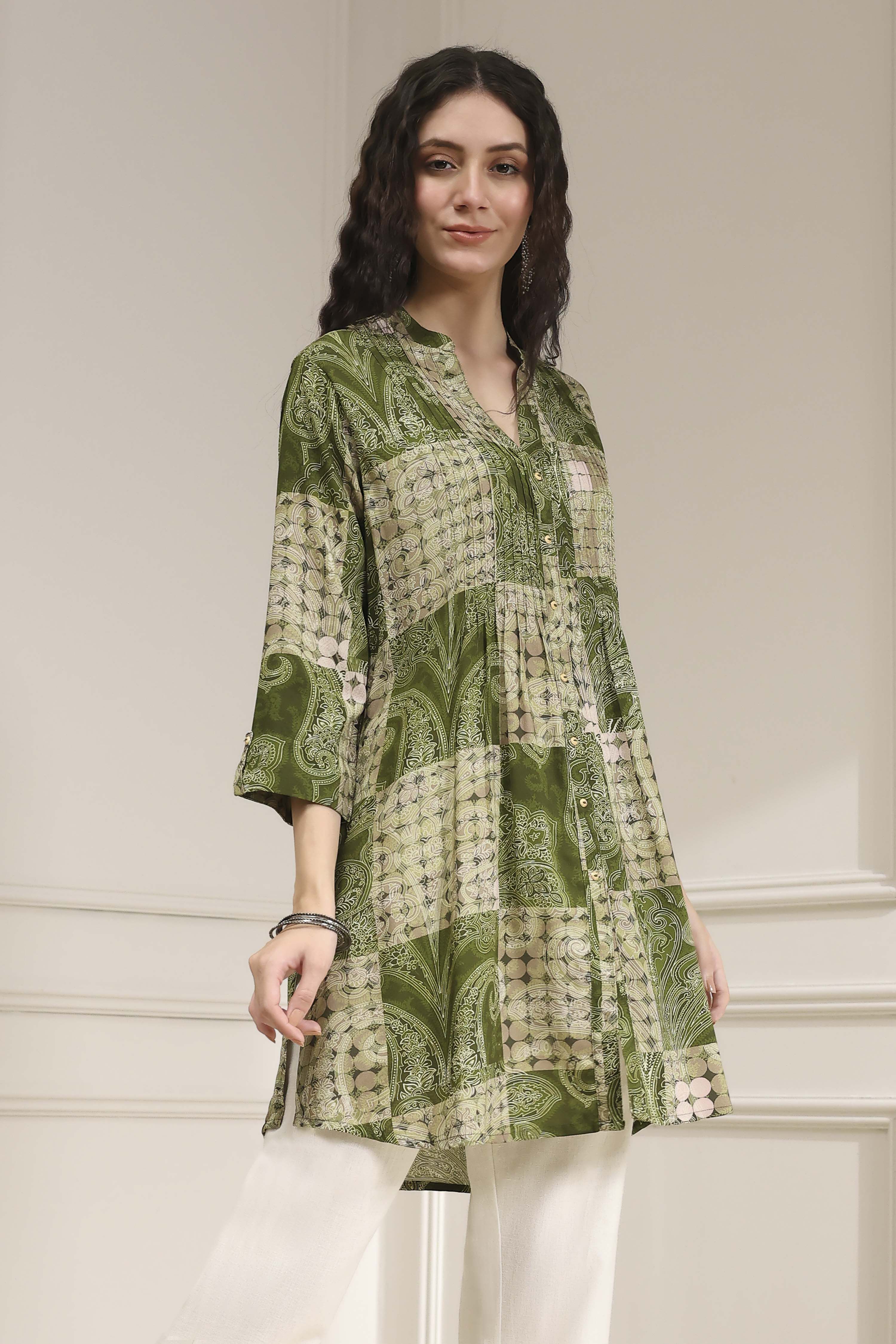 Olive Green Pleated Straight Short Kurta image number 4