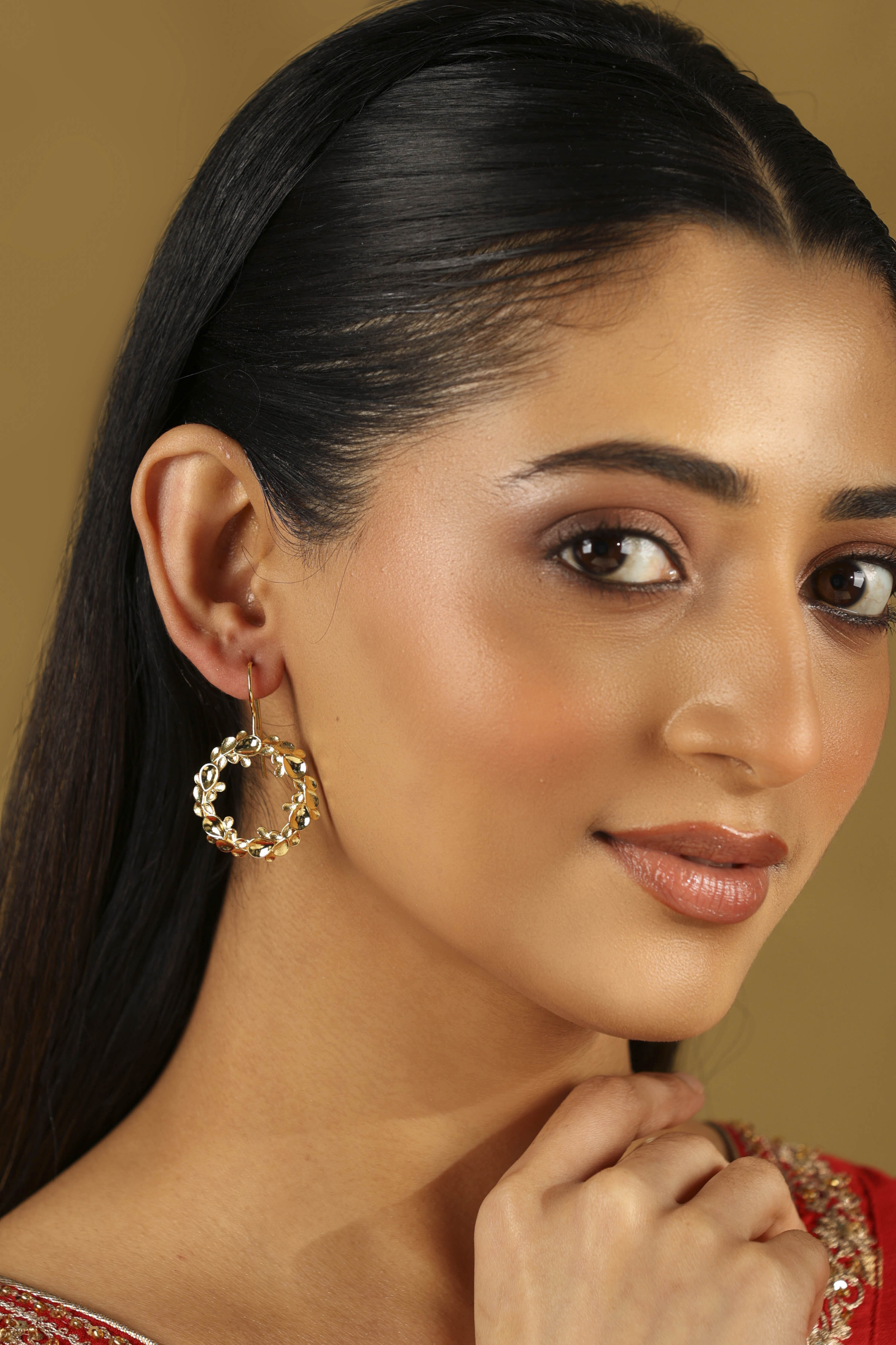 Gold Textured Earrings image number 3
