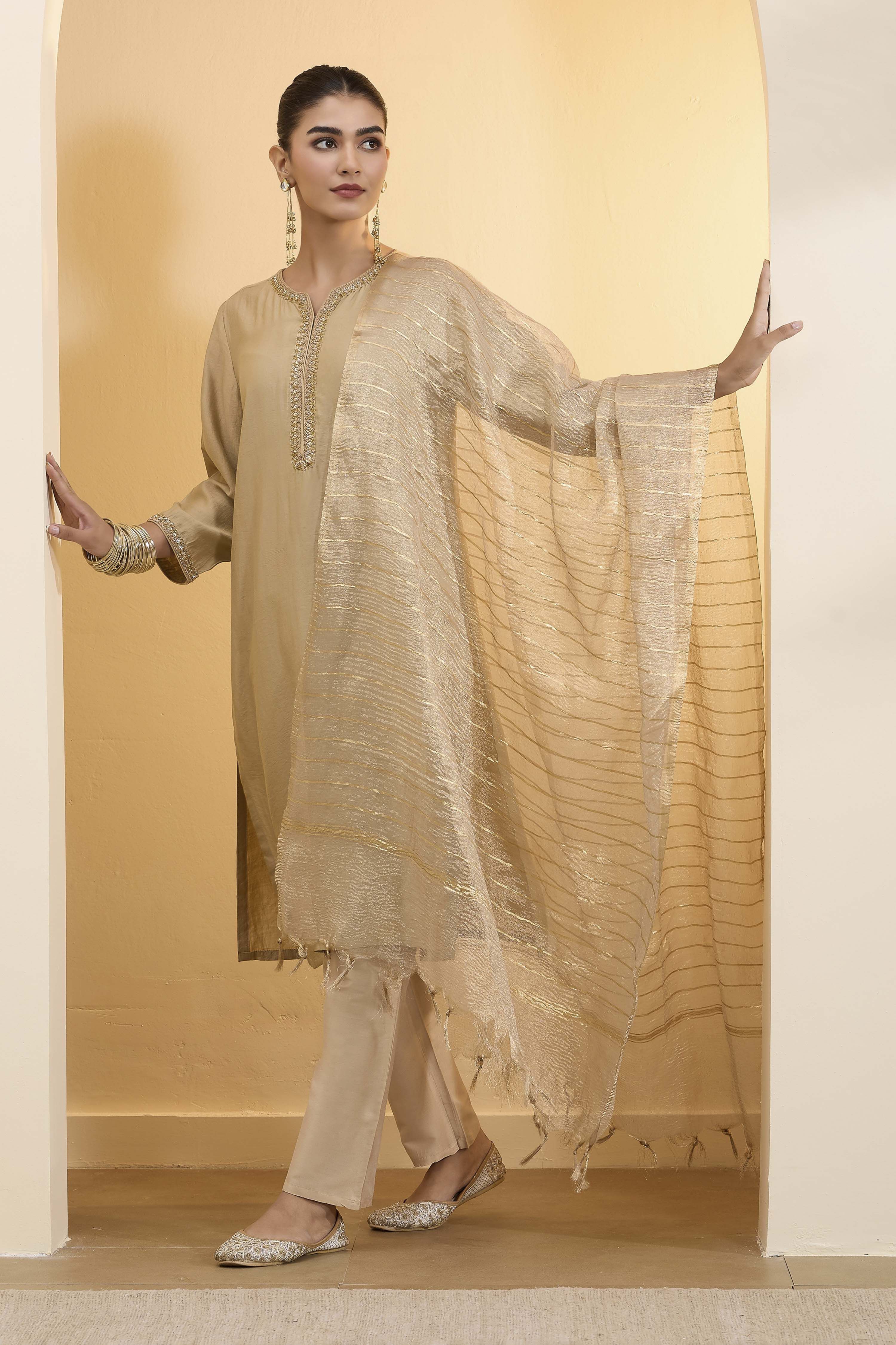 Gold Poly Banarasi Dupatta image number 2