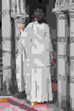 Off White Poly Georgette Straight Suit set image number 4