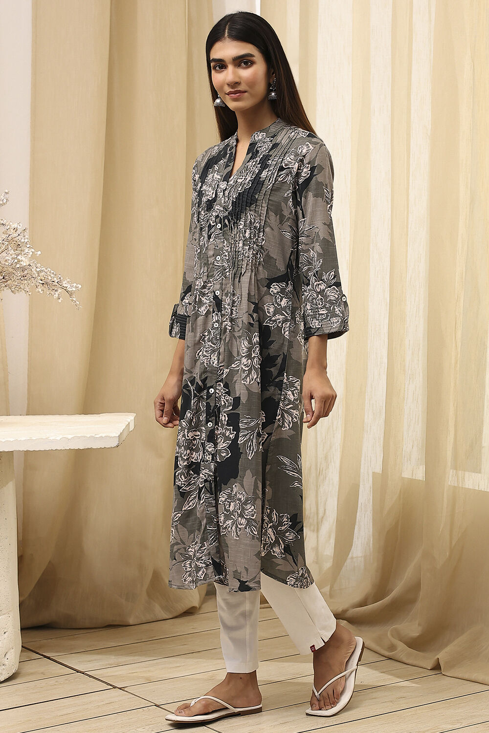 Blue Floral Printed Straight Kurta image number 2