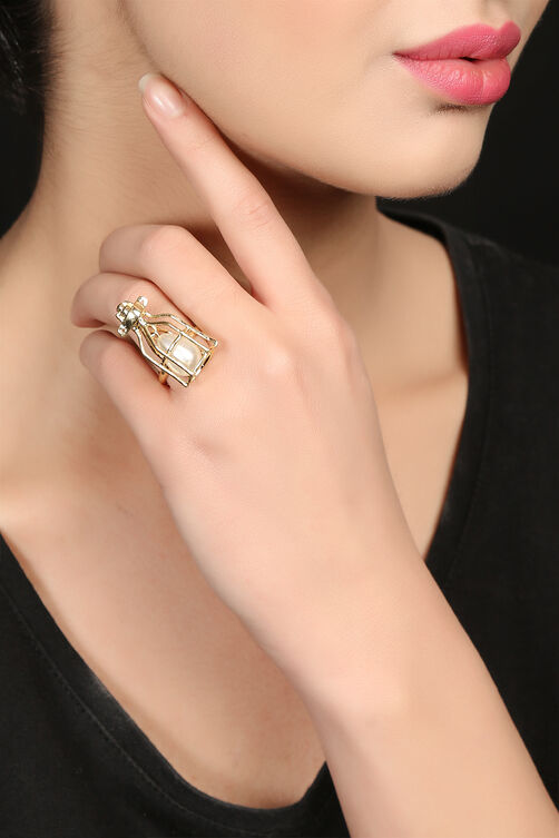 Golden Ring With Pearl image number 0