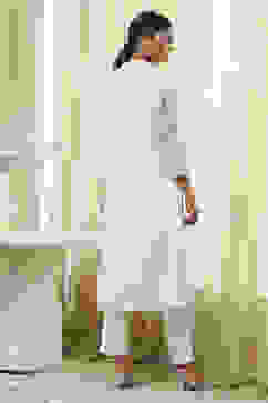 Off-White Embroidered Straight Kurta image number 3