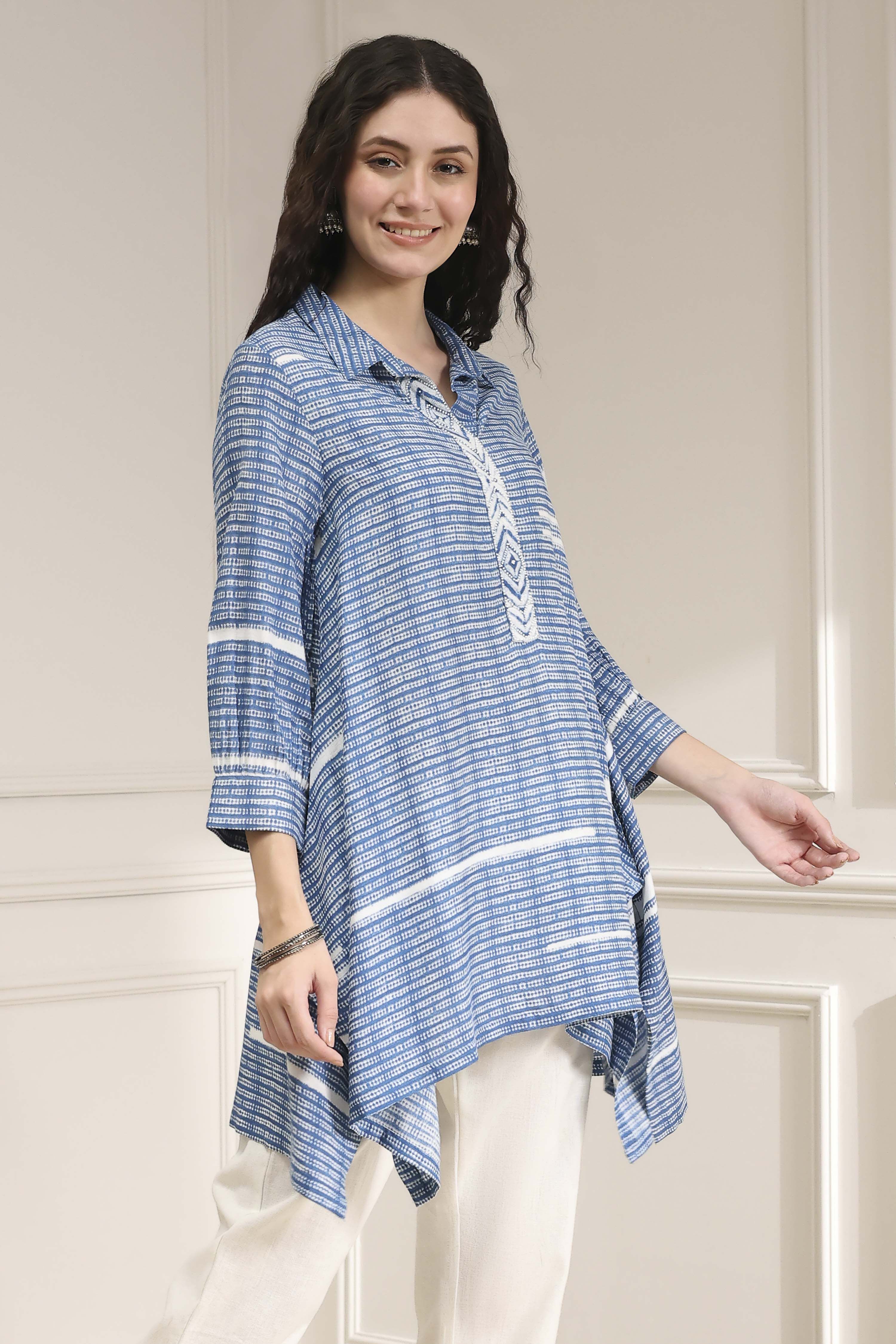 Blue Printed Asymmetric Short Kurta image number 4