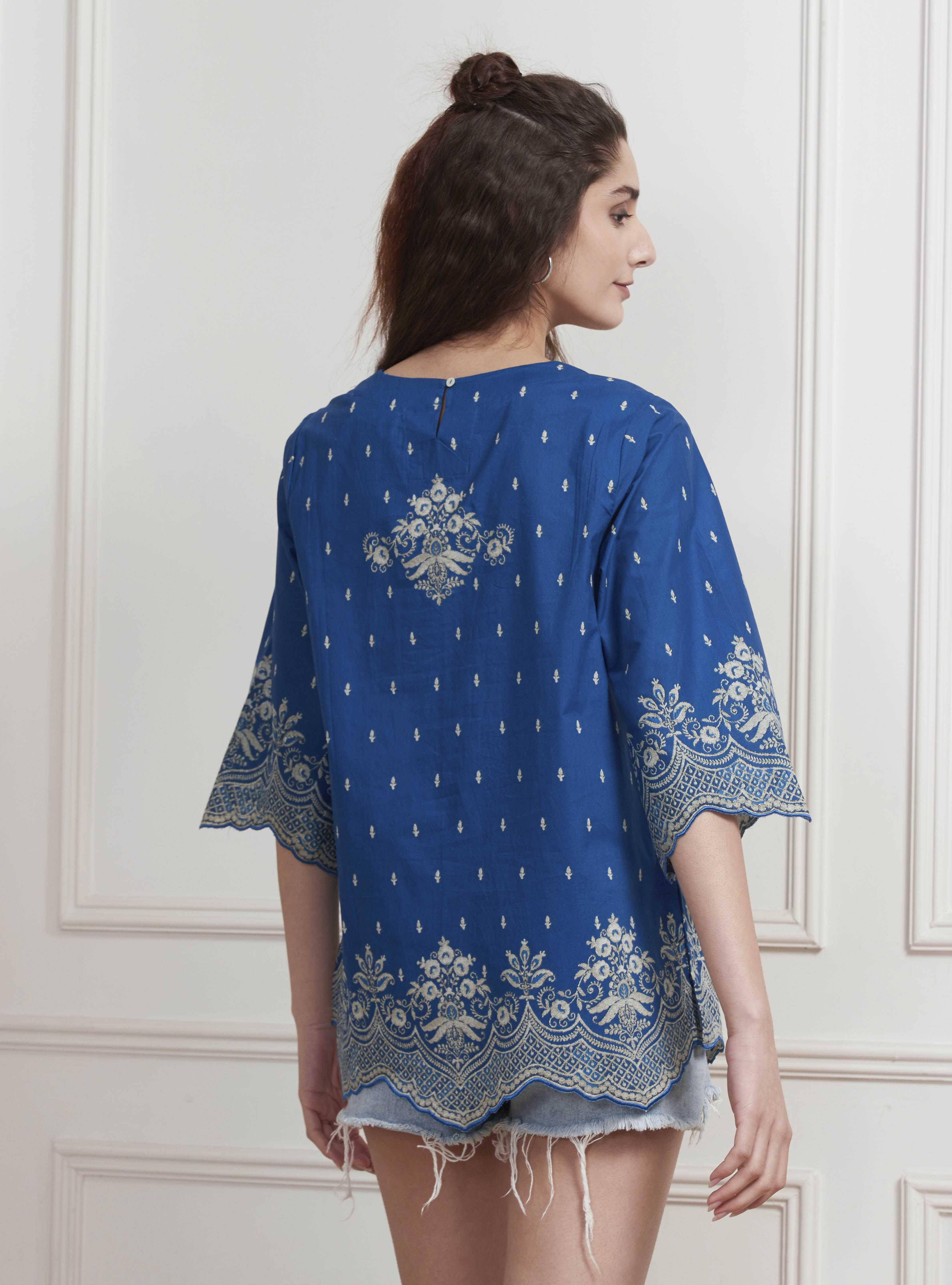 Blue Cotton Embroidered Straight Short Kurta image number 3