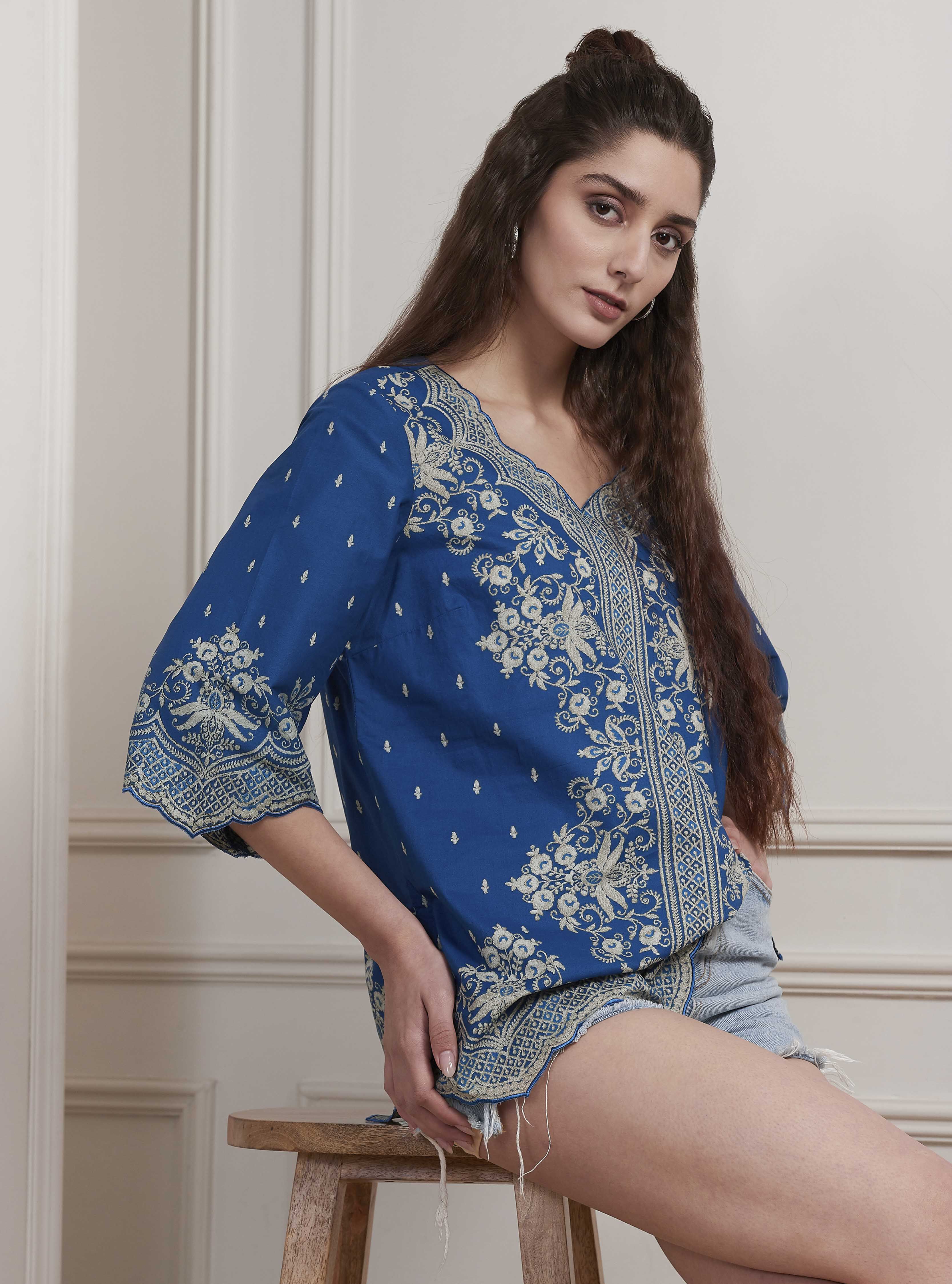 Blue Cotton Embroidered Straight Short Kurta image number 6