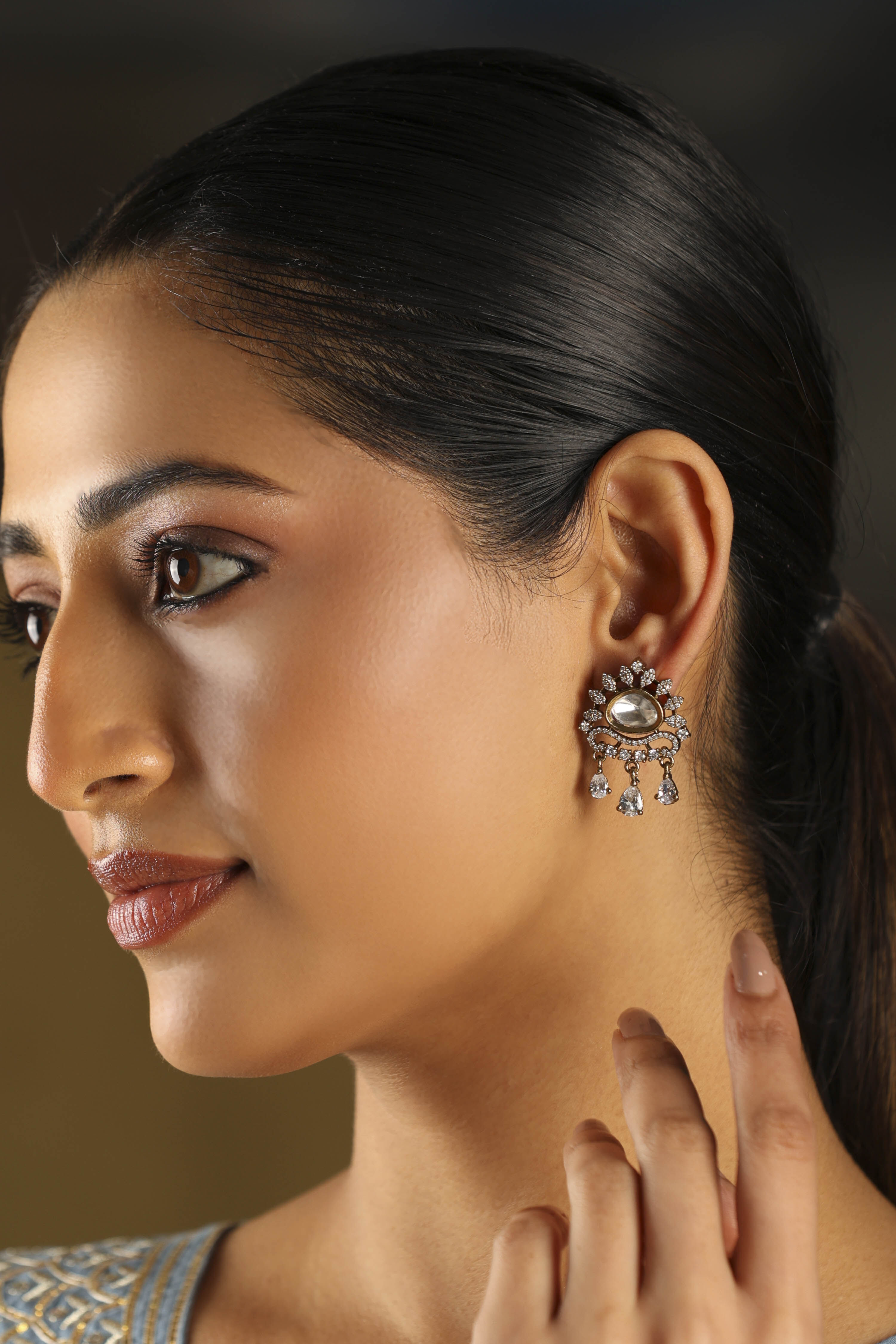 White Stone Earrings image number 3