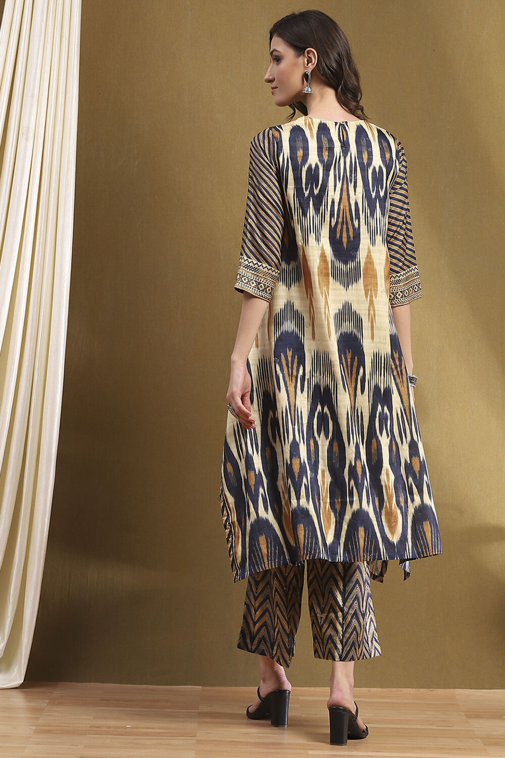 Beige Geometric Printed Asymmetric Kurta Set image number 4