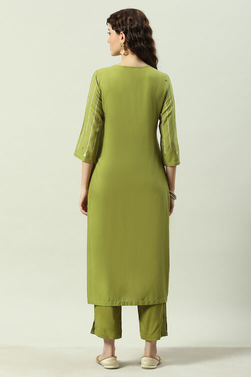 Plum Printed Rayon Straight Kurta Regular Pants Suit Set image number 4