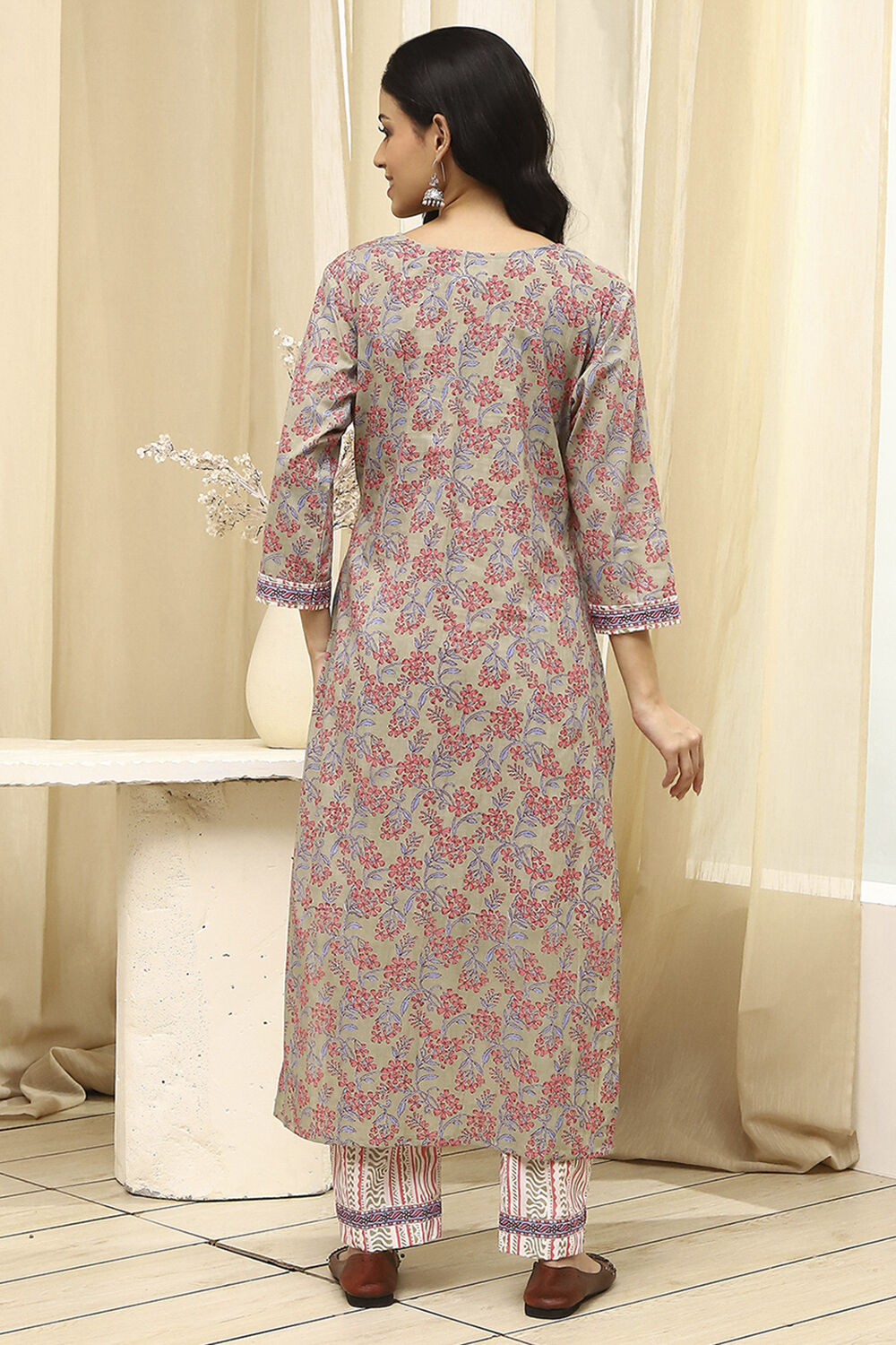 Green Cotton Screen Print Unstitched Suit Set image number 6