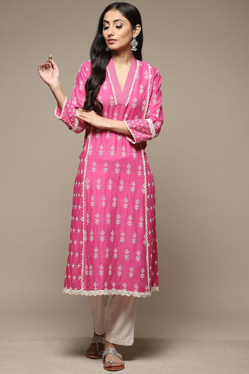 Pink Cotton Straight Embroidered Kurta image number 5