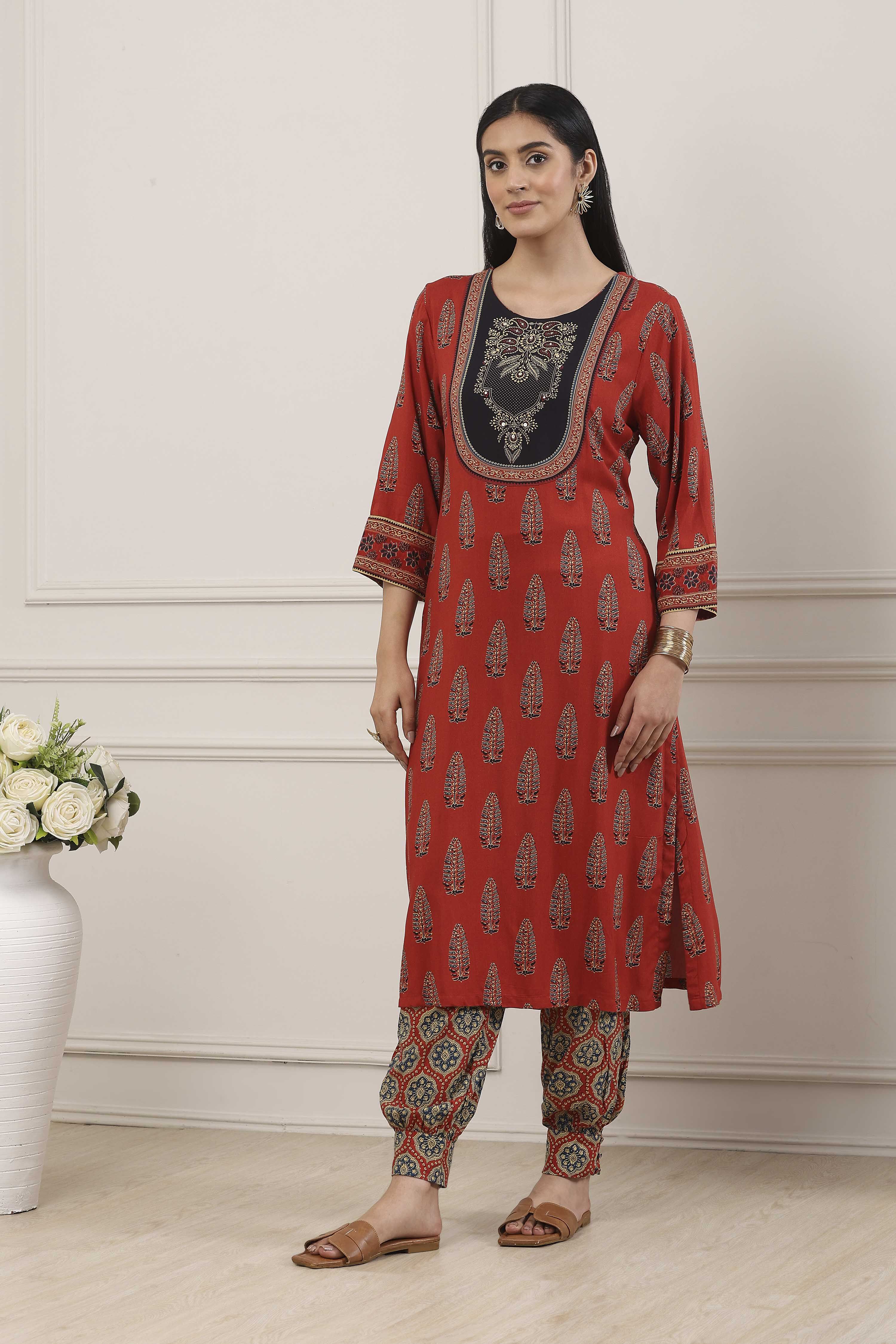 Blue Viscose Rayon Straight Kurta Pants Set image number 3