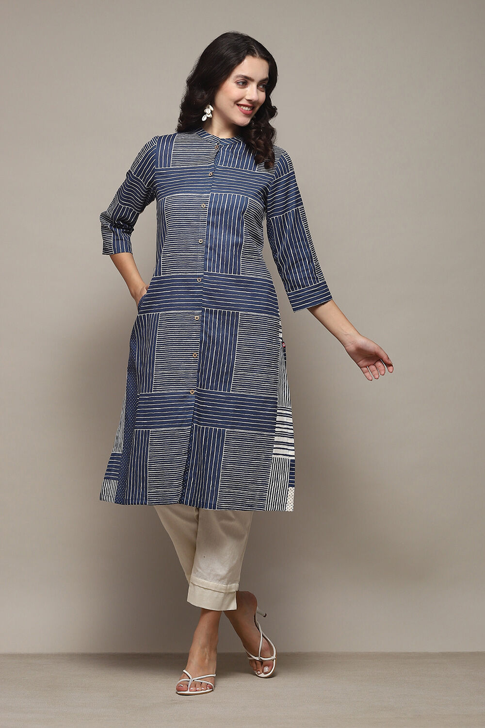 Blue Cotton Flax Narrow Kurta Pant Suit Set image number 6