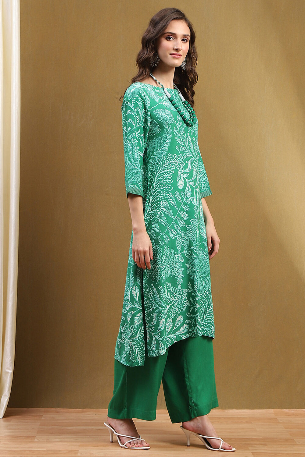 Maroon Printed Straight Kurta Set image number 5