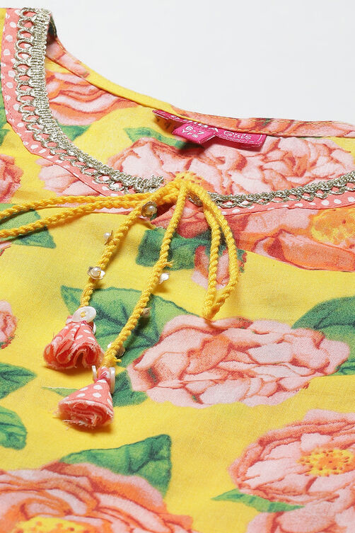 Yellow Cotton Straight Kurta Slim Pant Suit Set image number 1