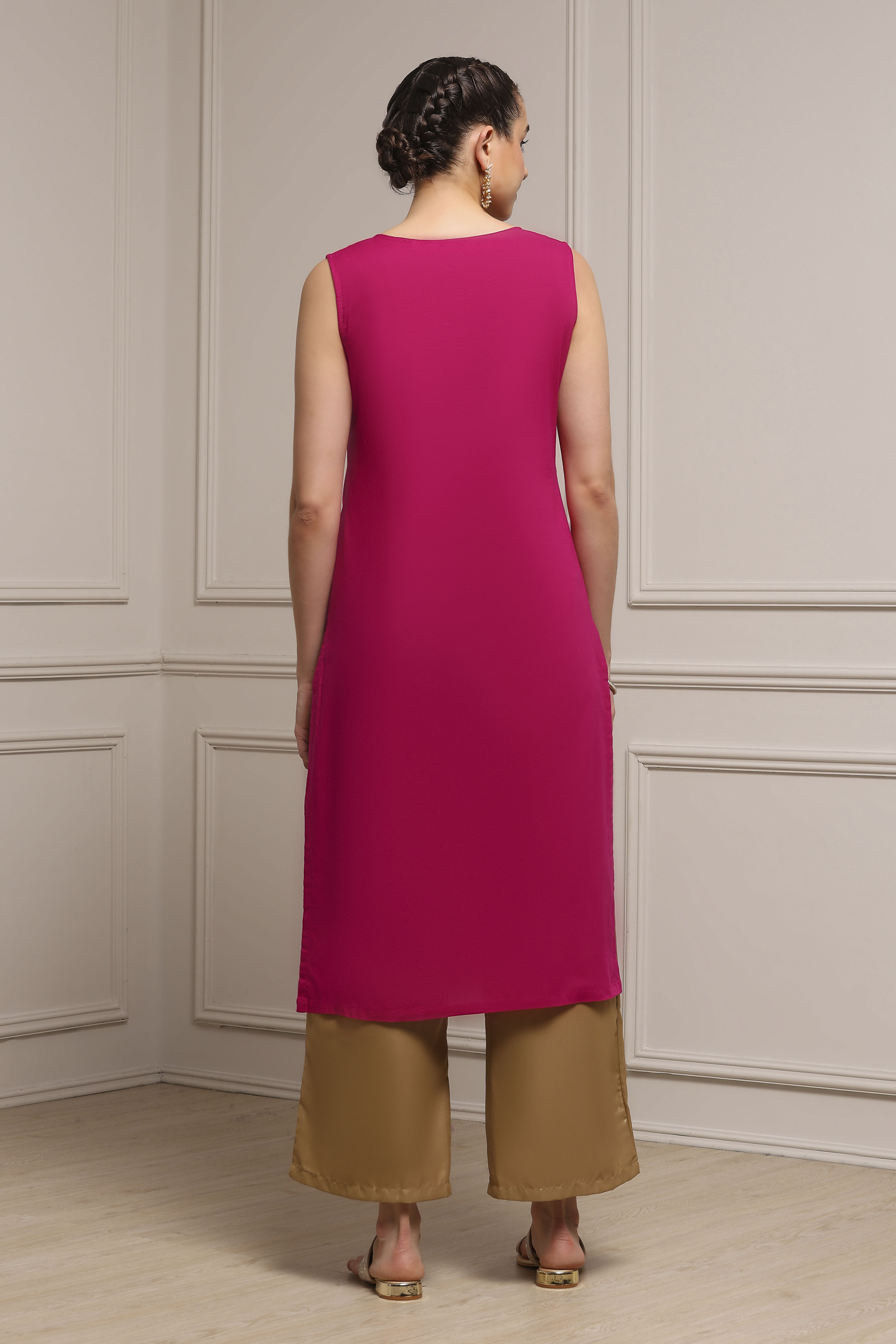 Magenta Cotton Sequinned Straight Kurta image number 3