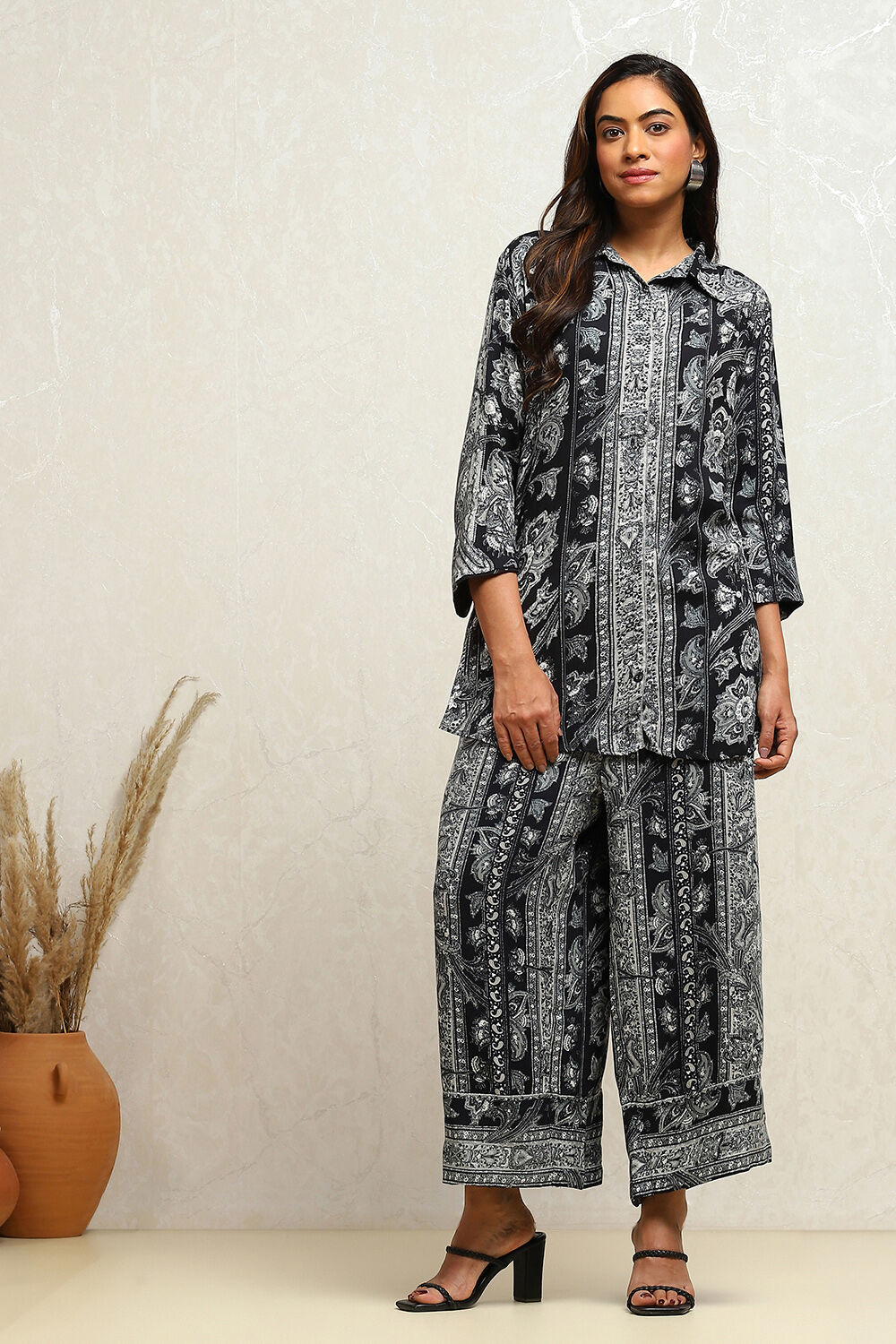 Black Viscose Rayon Straight Printed Kurta Pants Set image number 6