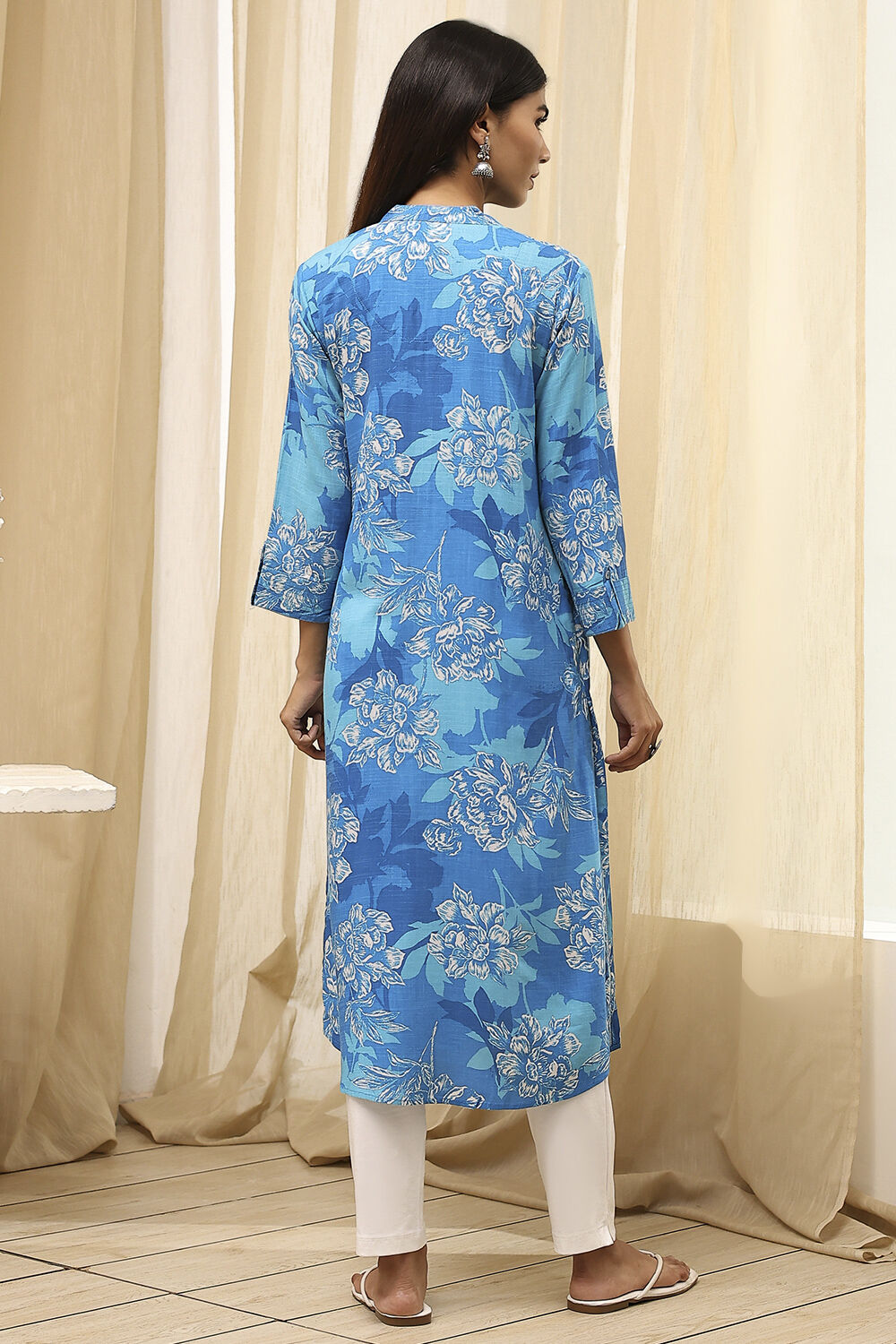 Blue Floral Printed Straight Kurta image number 4