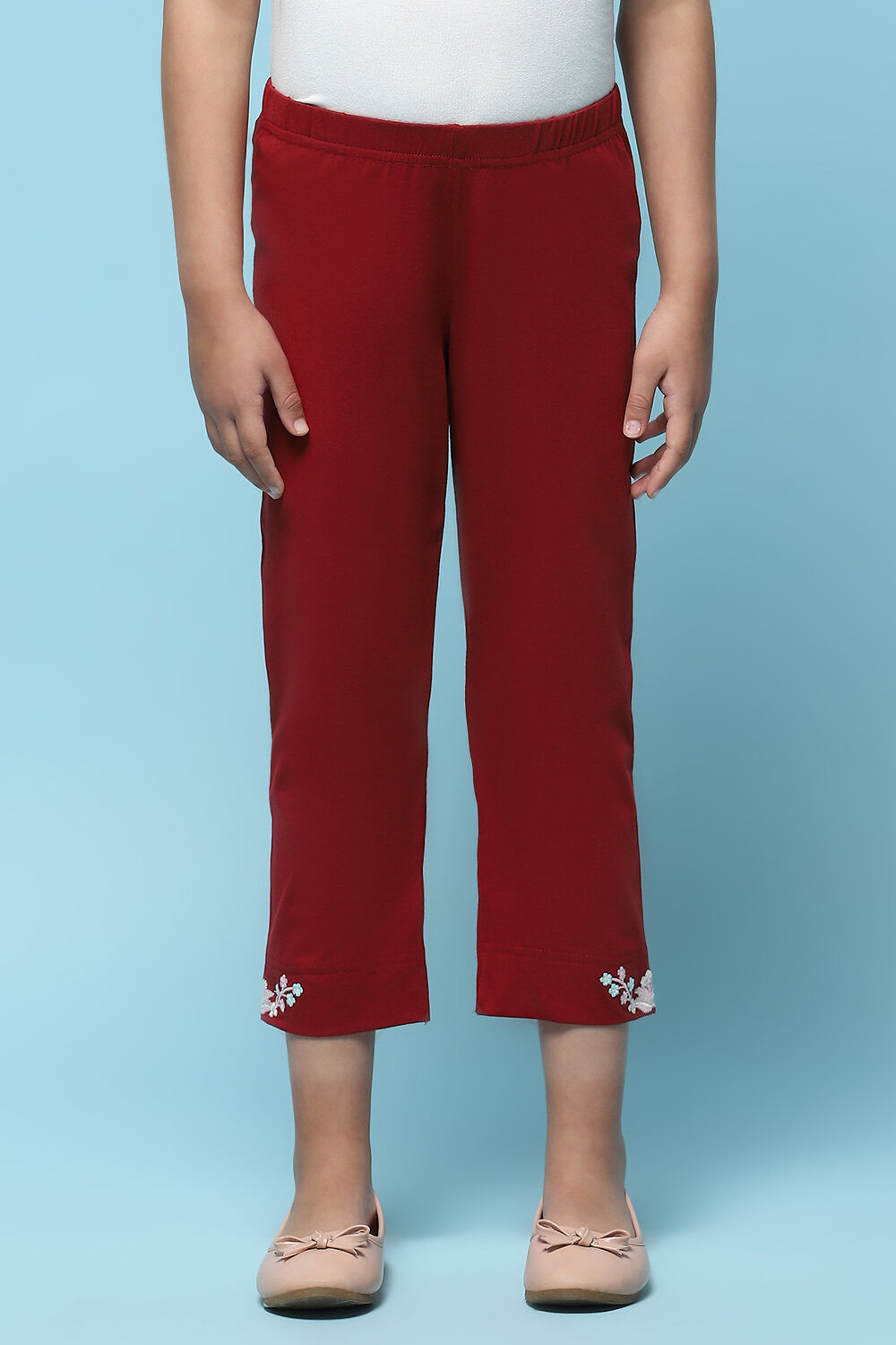 Maroon Cotton Lycra Regular Fit Capri image number 4