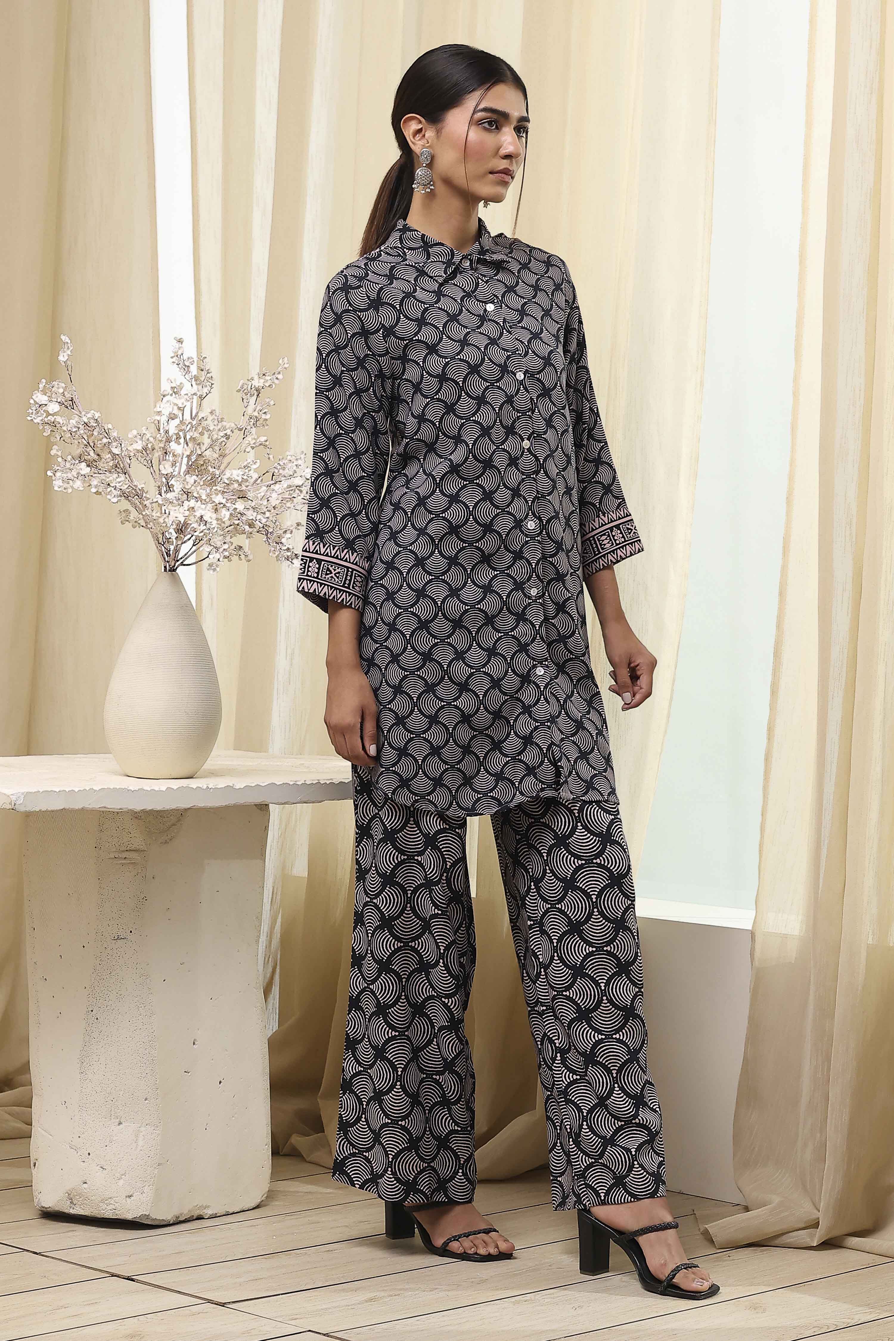 Black Printed Shirt-Style Straight Co-ord Set image number 5
