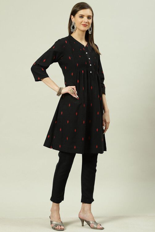 Black Printed Cotton Straight Kurta Slim Pant Suit Set image number 5