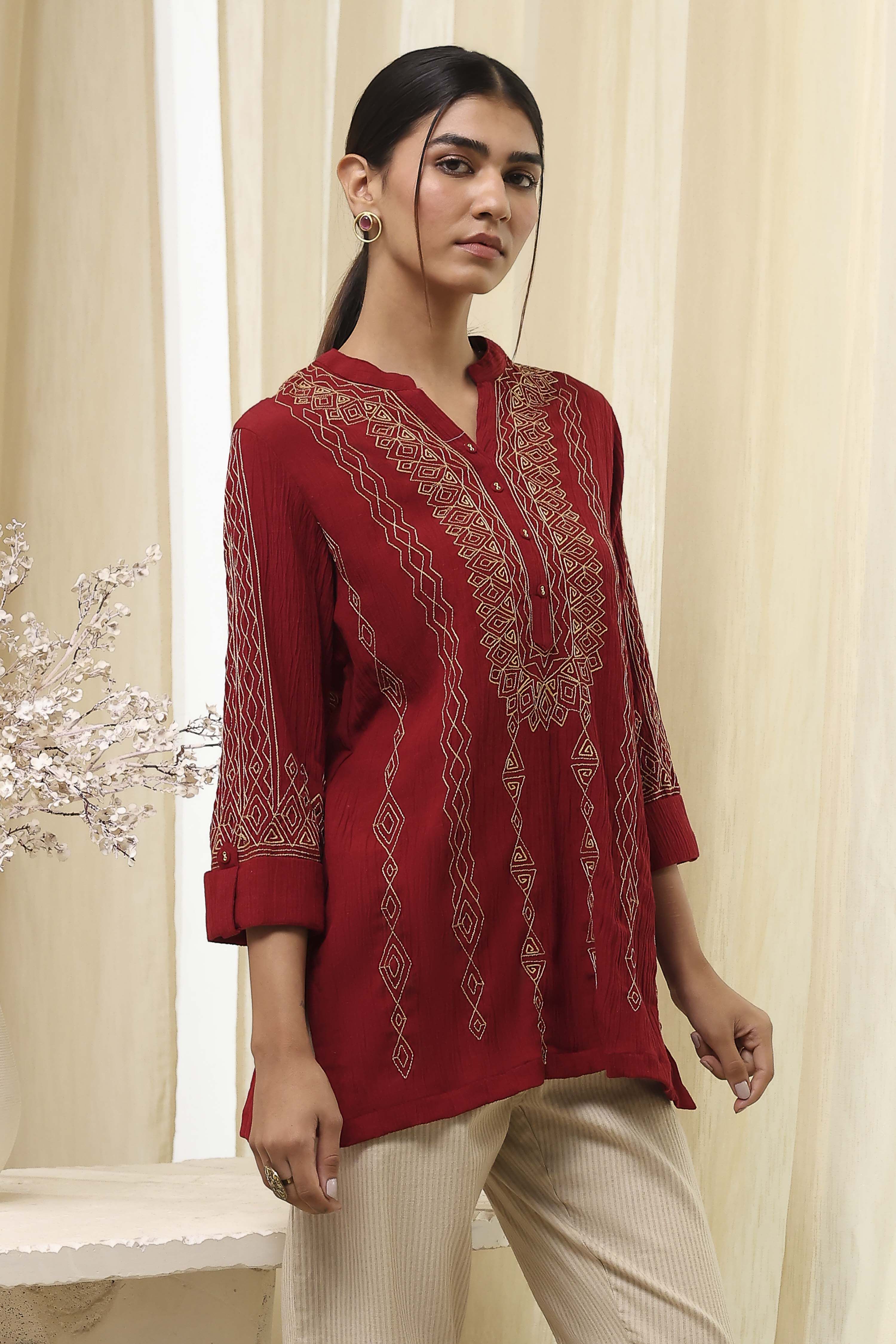 Red Embroidered Straight Short Kurta image number 4