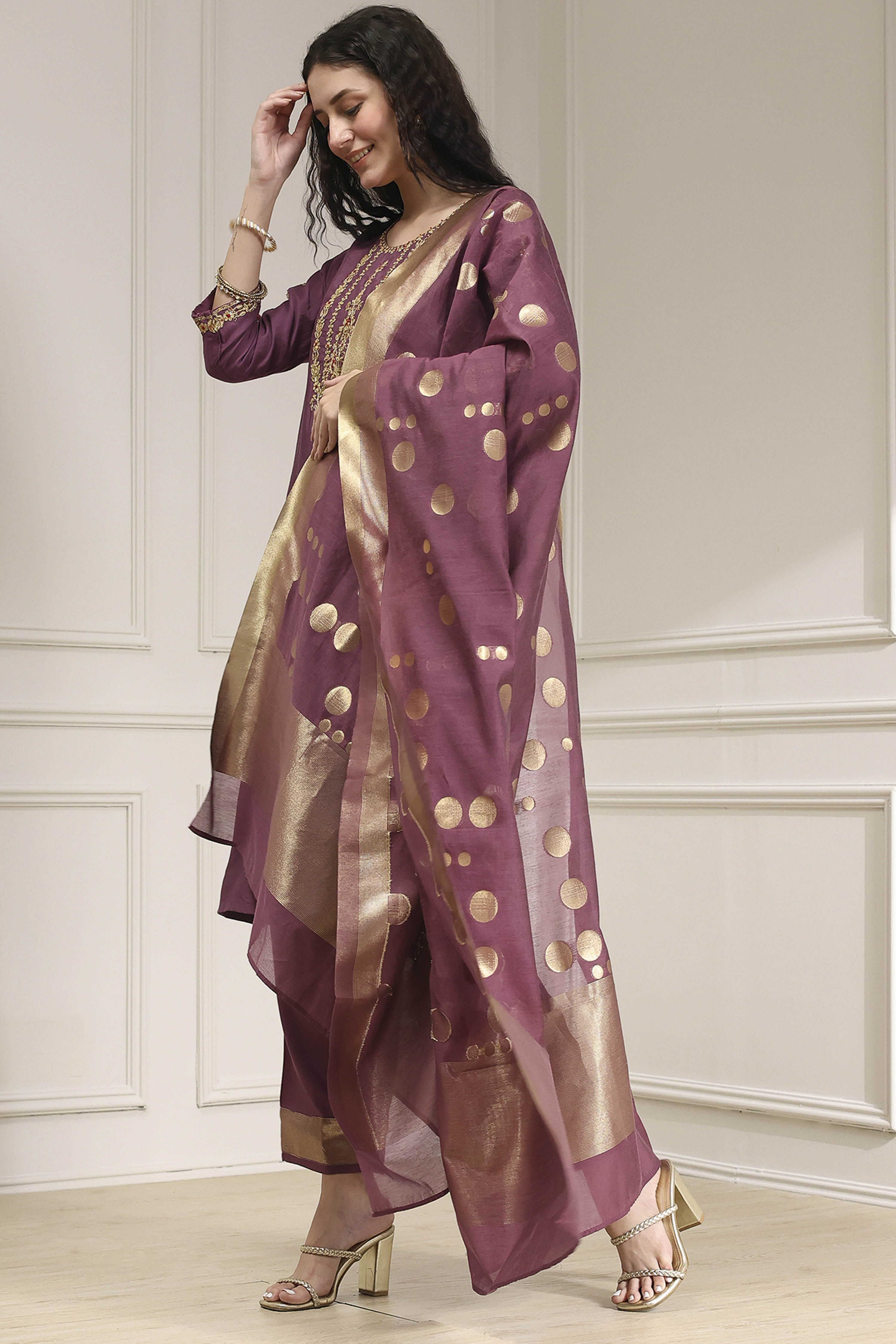 Old Rose Solid Straight Suit Set image number 3