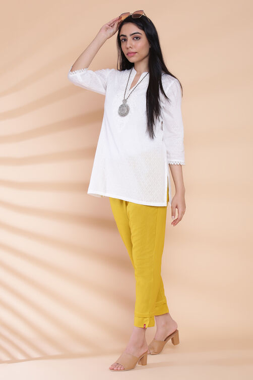 Off White Cotton Chikankari Short Embroidered Kurti image number 5
