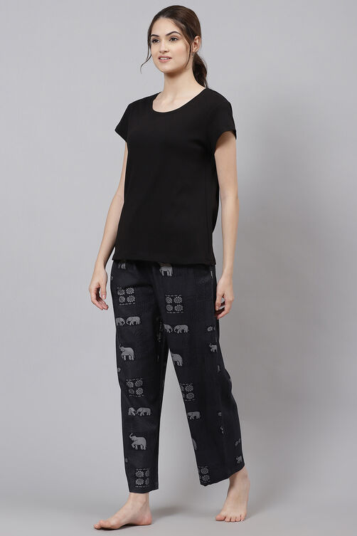 Black Straight Viscose And Acrylic Three Piece Sleepwear Set image number 3