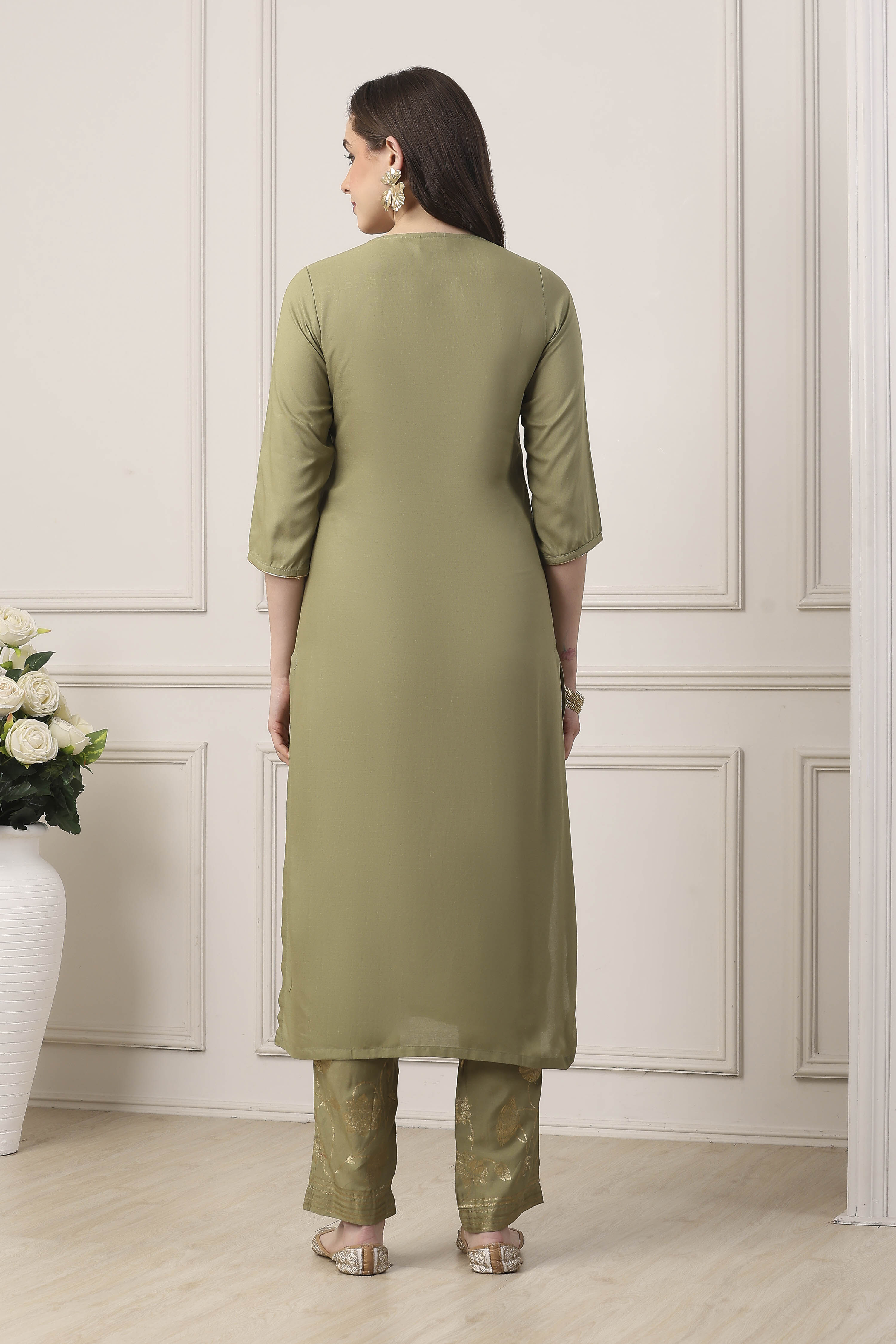 Sap Green Embroidered Straight Kurta Set image number 4