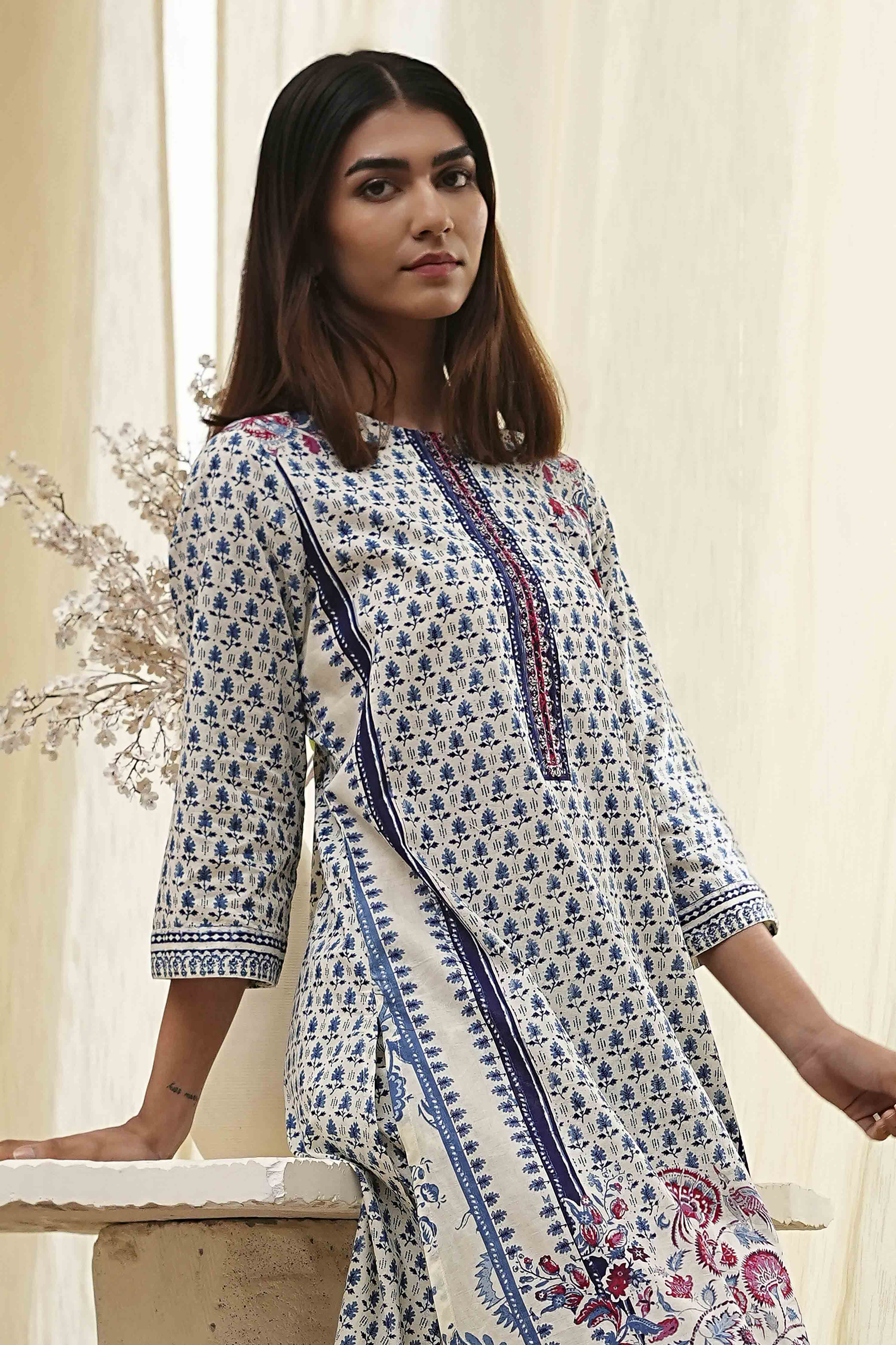 Off-White Cotton Printed Straight Suit Set image number 7