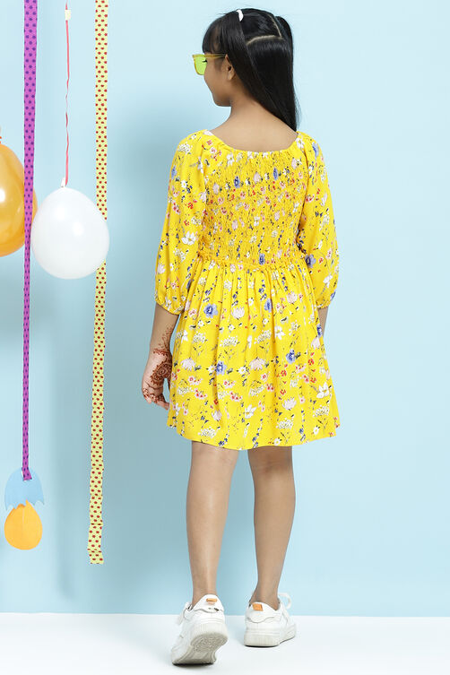 Yellow Straight Rayon Printed Dress image number 5