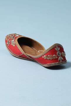 Red Embroidered Mojaris image number 4