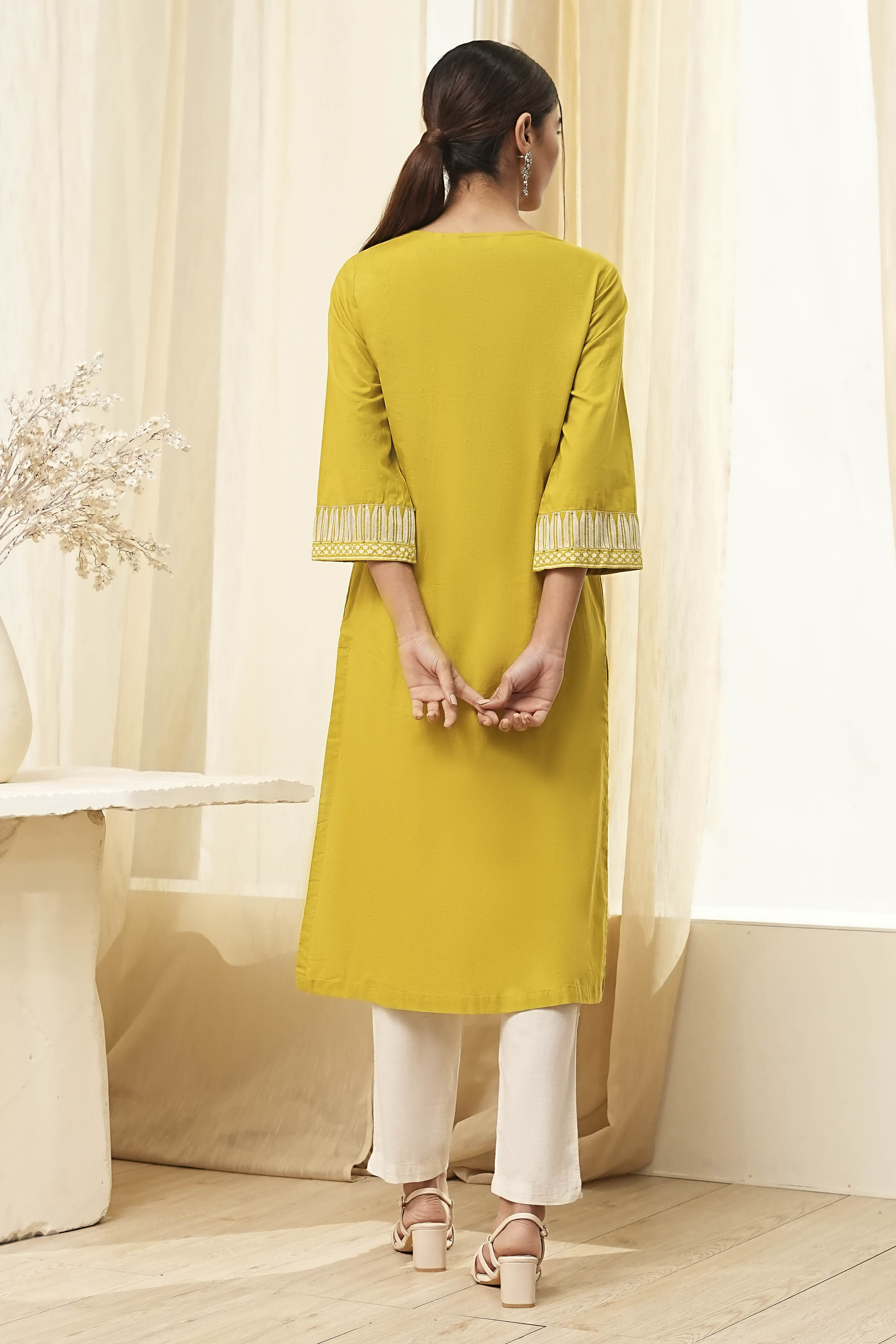 Black Pure Cotton Embroidered Straight Kurta image number 3