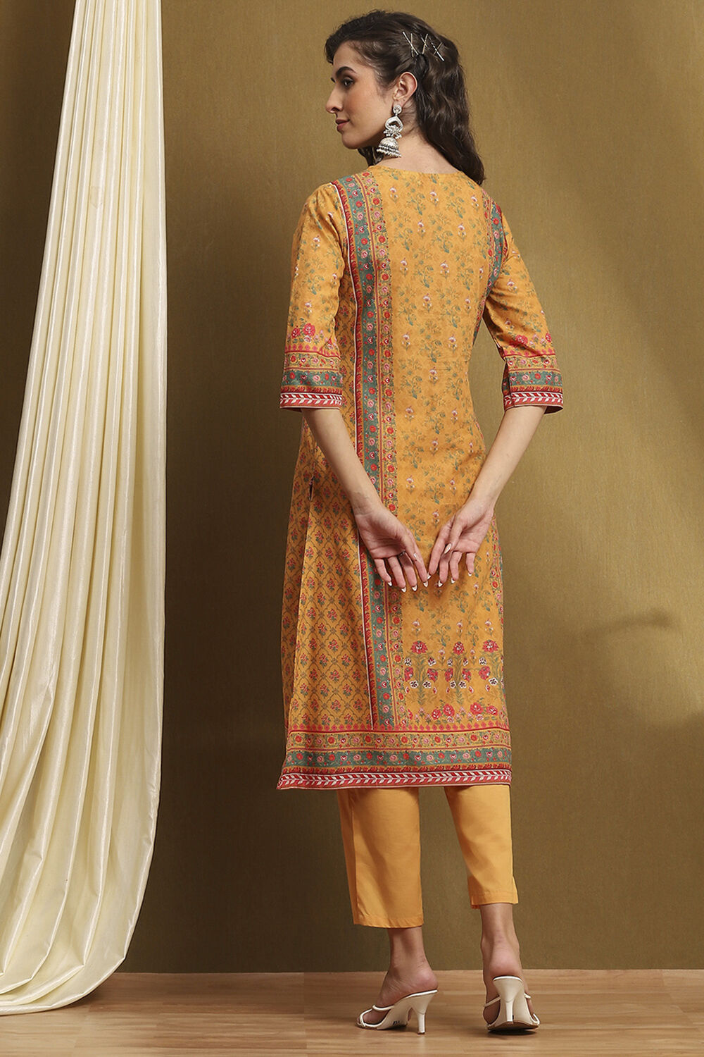 Moss Green Cotton Floral Printed Straight Suit Set image number 4