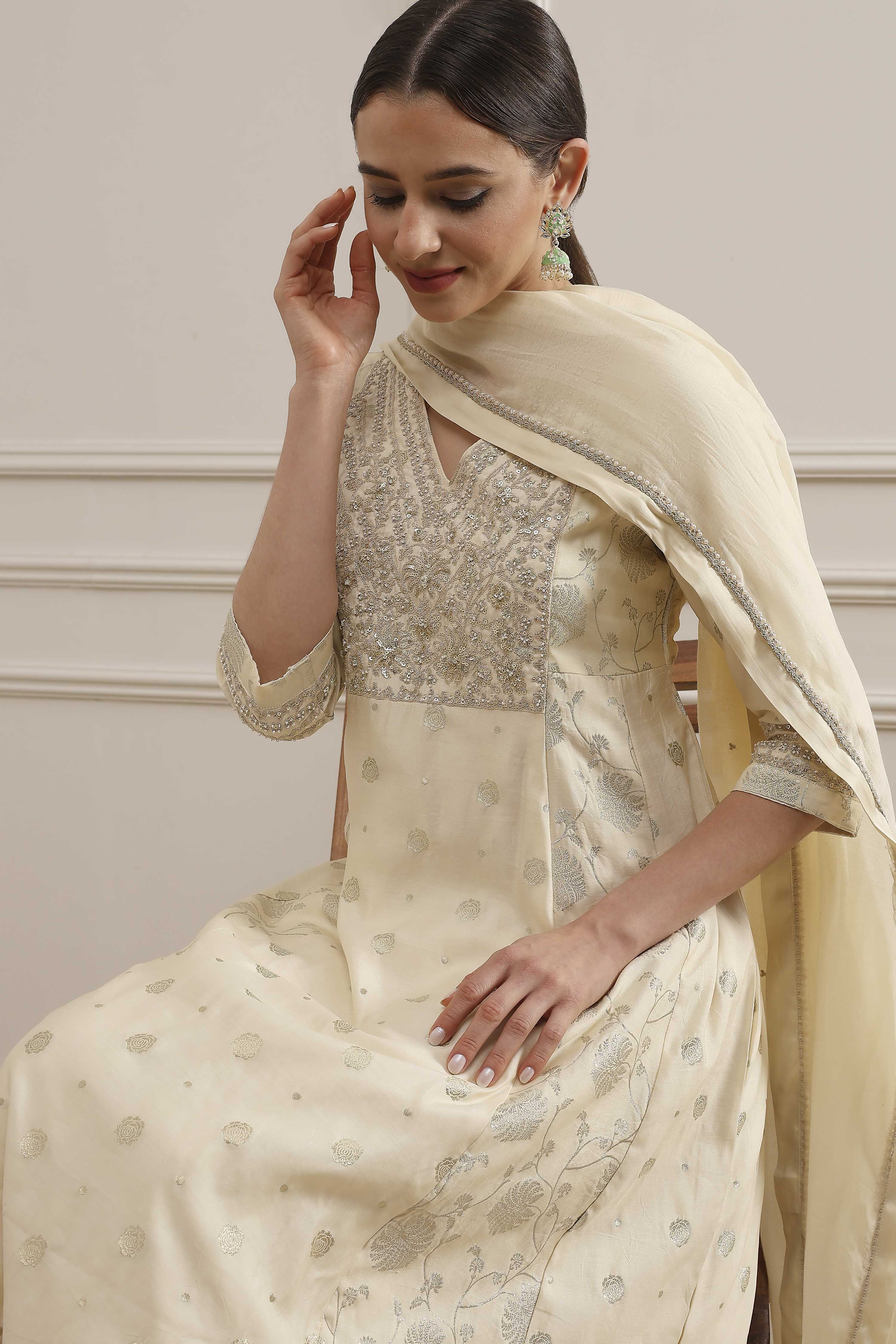 Natural White Silk Straight Yarndyed Suit Set image number 7