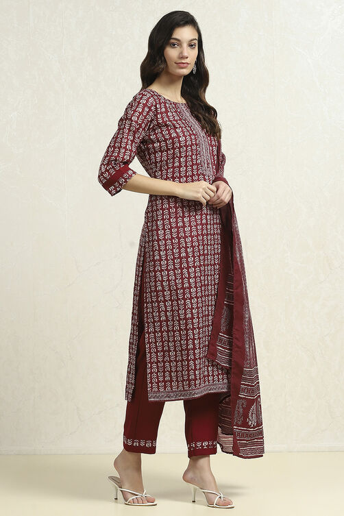 Red Cotton Blend Printed Unstitched Suit Set image number 6
