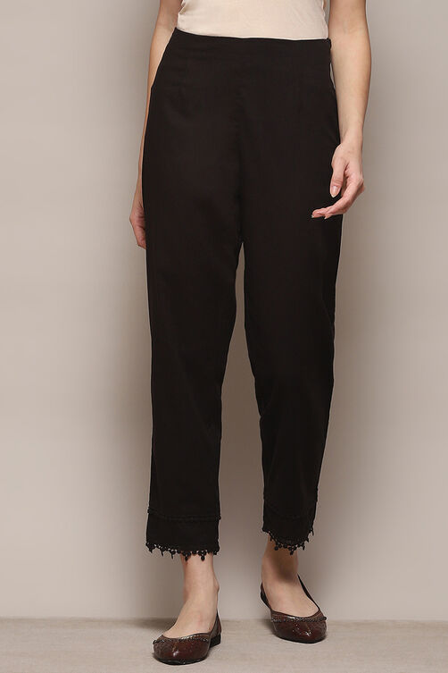 Black Cotton Slim Solid Pants image number 5