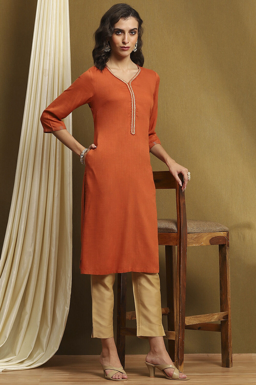 Green Solid Regular Fit Straight Kurta image number 0