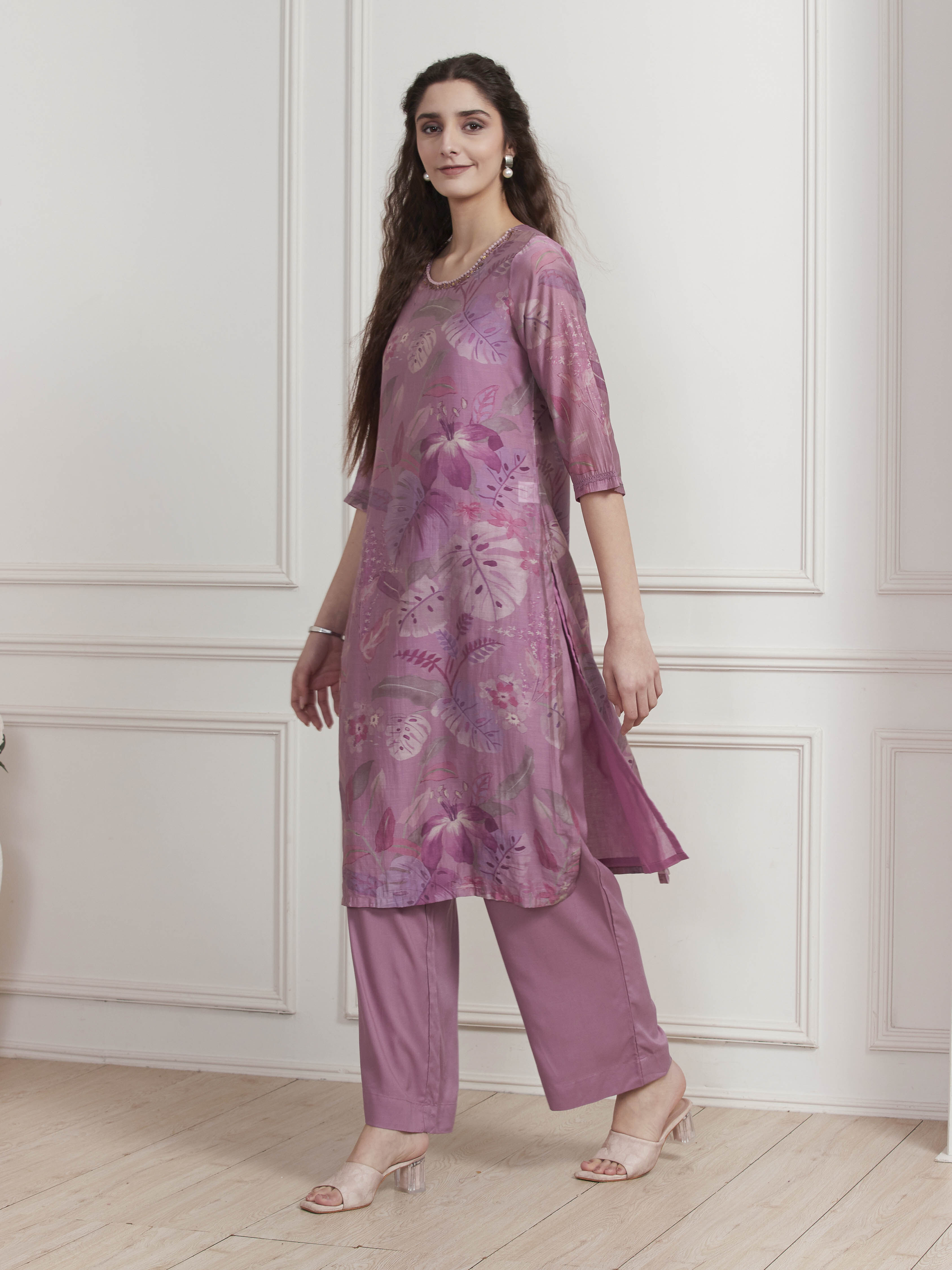 Lavender Floral Printed Straight Kurta Set image number 3