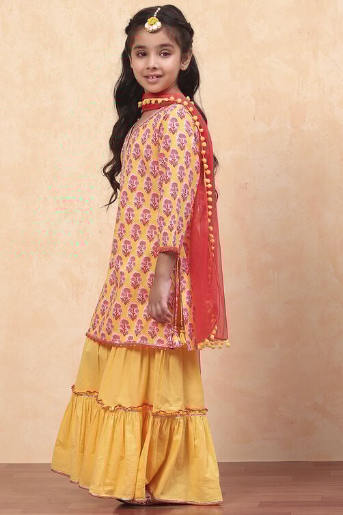 Yellow Cotton Floral Printed Straight Suit Set image number 3