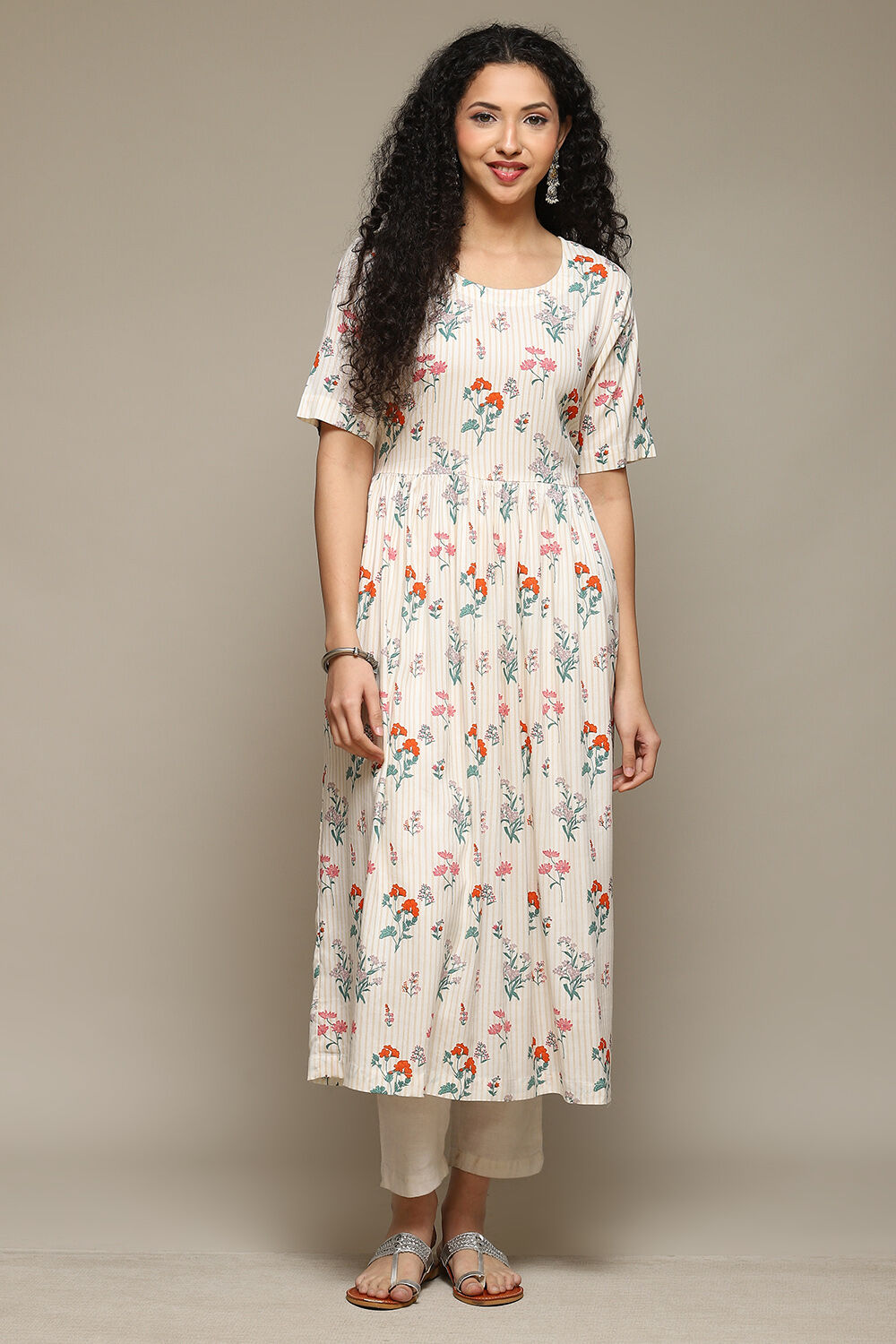 Natural Rayon Straight Printed Kurta image number 5