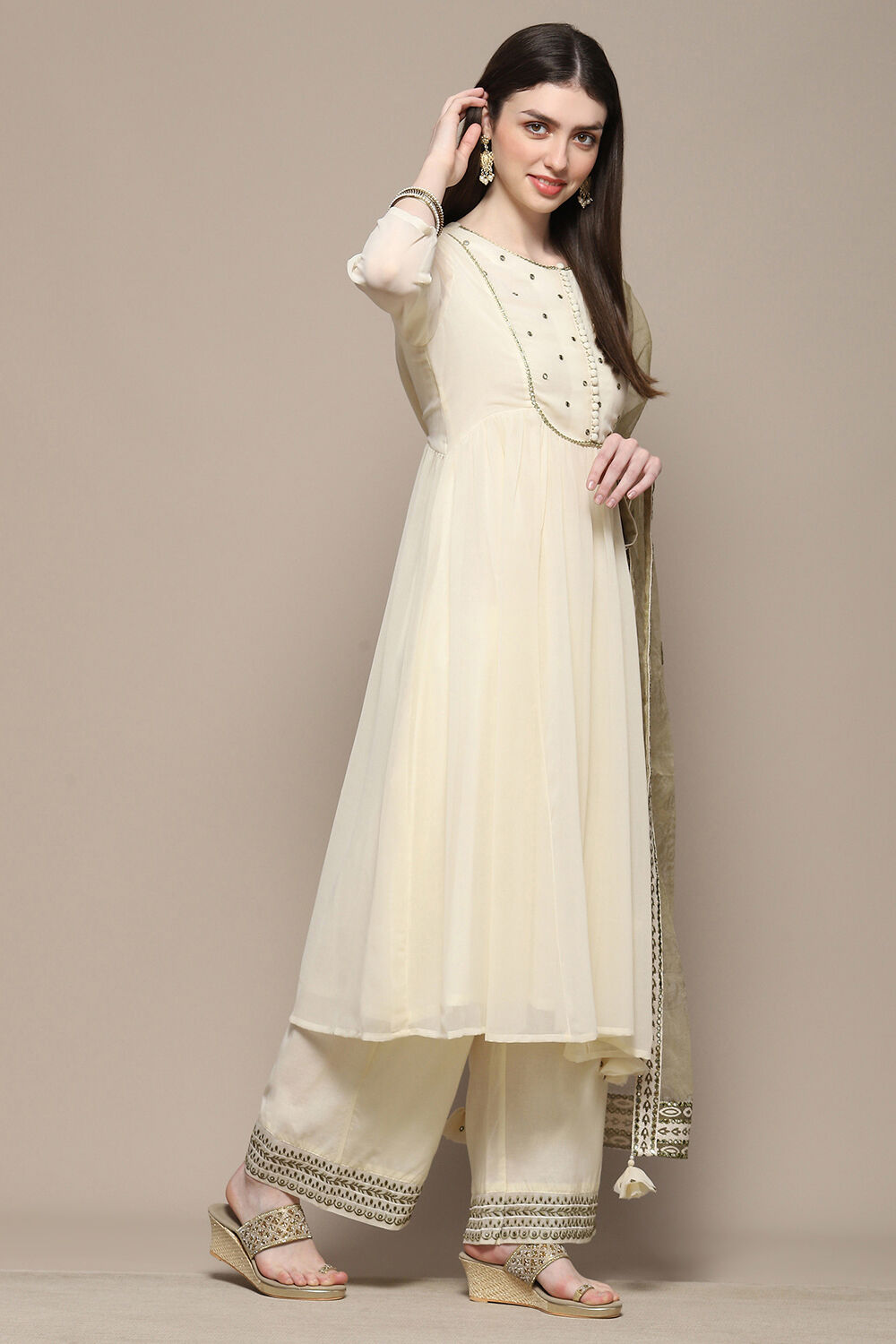 Off White Polyester Blend Straight Suit Set image number 6