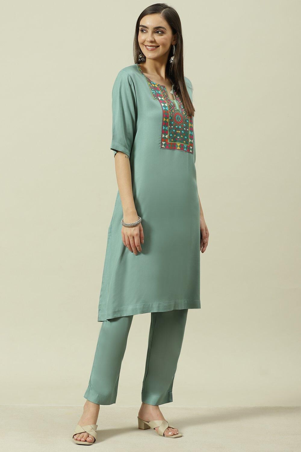 Sage Green Solid LIVA Straight Kurta Slim Pant Suit Set image number 3