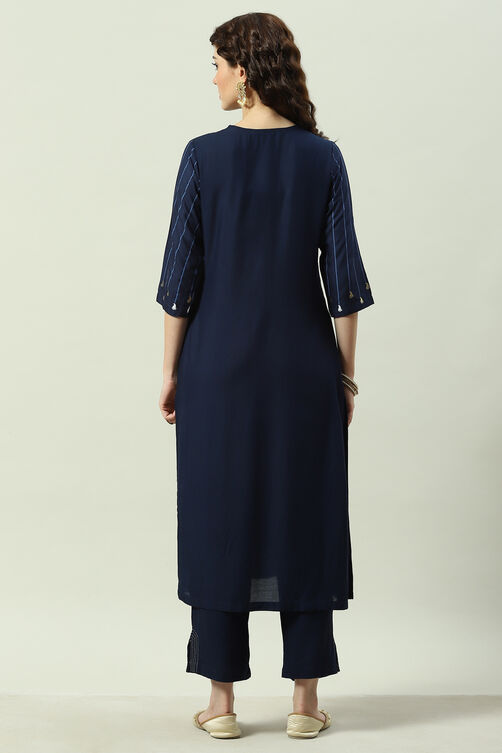 Plum Printed Rayon Straight Kurta Regular Pants Suit Set image number 4