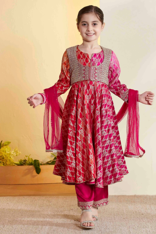 Durga Puja outfit ideas for girls